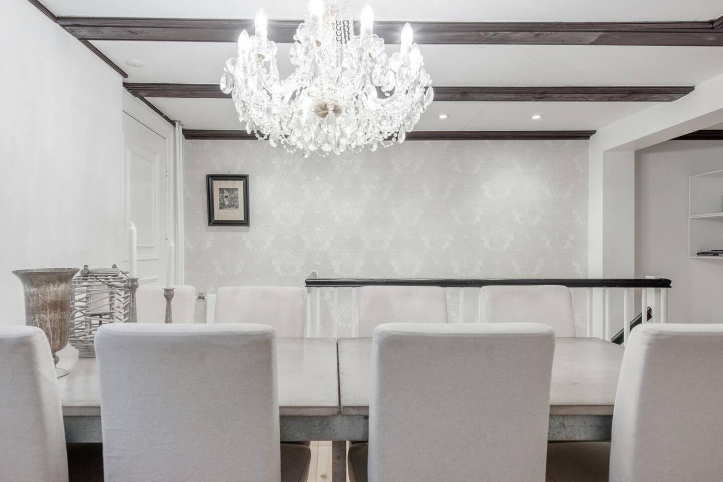 Connected Luxury In Historical Townhouse Appartement