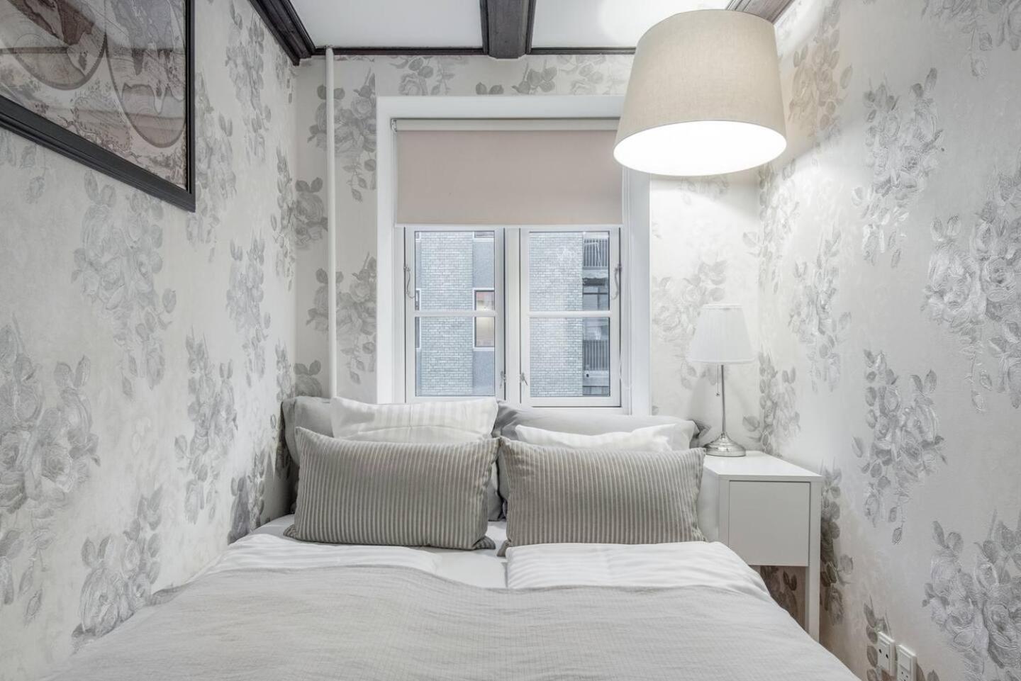 Connected Luxury In Historical Townhouse Appartement *