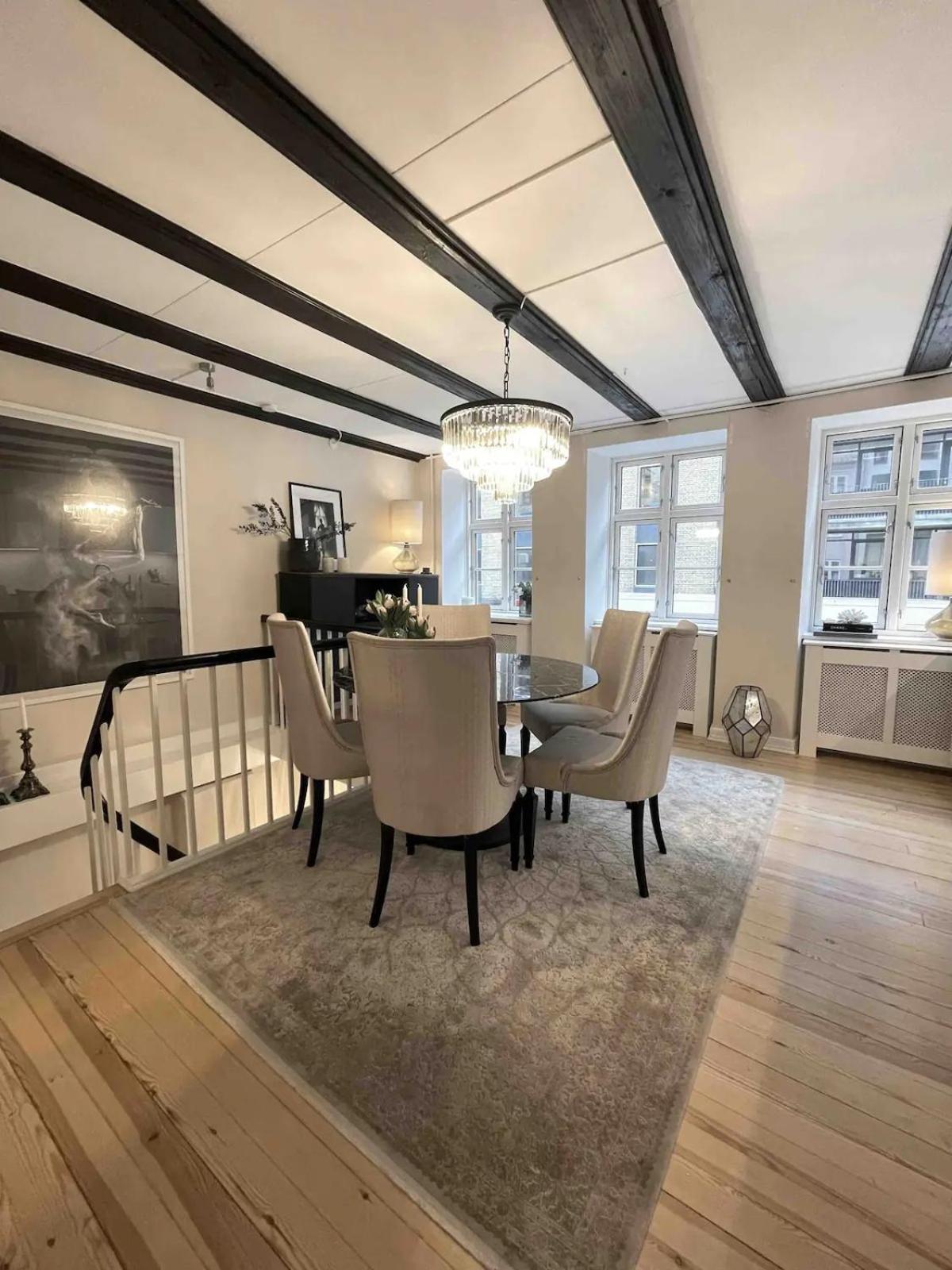 Connected Luxury In Historical Townhouse Copenhague