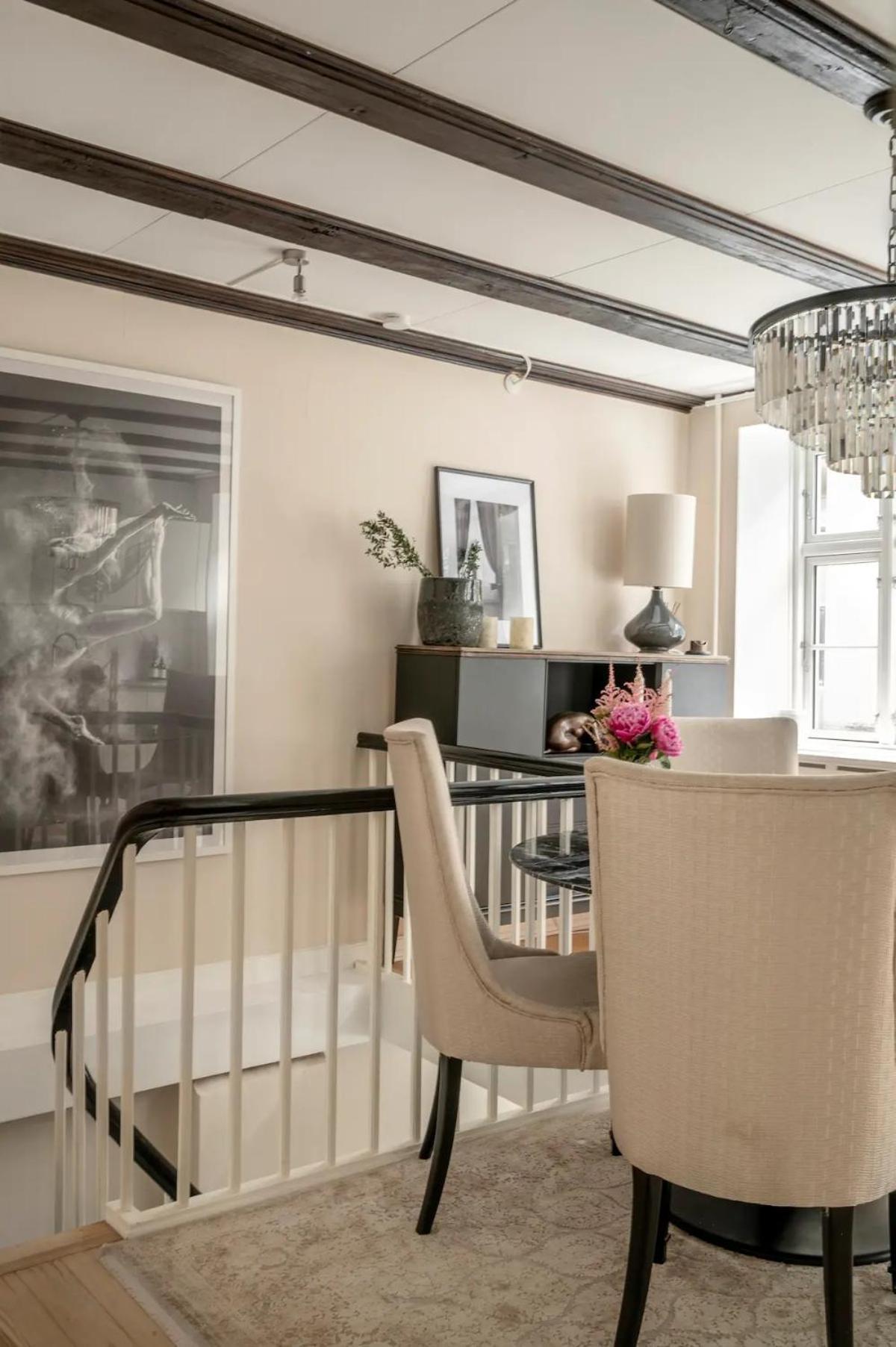 Connected Luxury In Historical Townhouse Appartement