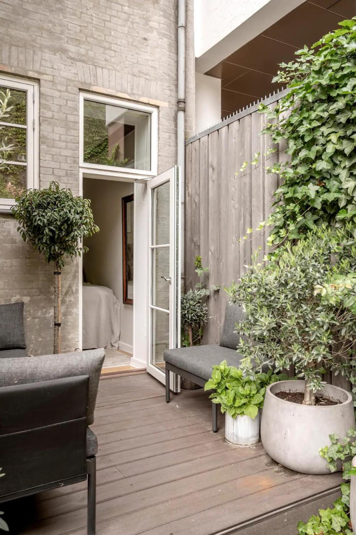 Connected Luxury In Historical Townhouse Appartement *